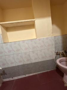 Bathroom Image of 600 Sq.ft 2 BHK Builder Floor for rent in Indira Nagar Bengaluru for Rs. 18000