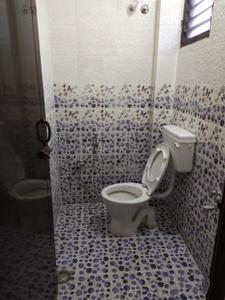 Bathroom Image of 800 Sq.ft 2 BHK Apartment / Flat for sale in MP Bleu, Kundrathur Chennai for Rs. 4500000