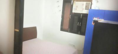 Bedroom Image of 720 Sq.ft 2 BHK Builder Floor for rent in Shalimar Bagh New Delhi for Rs. 28000