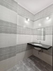 Image of 1500 Sq.ft 3 BHK Apartment / Flat for sale in Thane West, Thane for Rs. 33000000