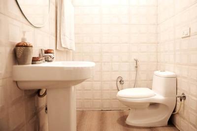 Bathroom Image of 1150 Sq.ft 2 BHK Apartment / Flat for rent in Sahjanand Tulsi Homes, Sherpura Bharuch for Rs. 16000