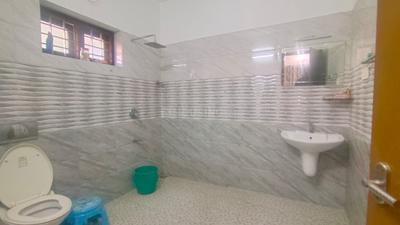 Bathroom Image of 4000 Sq.ft 4 BHK Independent House for sale in Vennala Kochi for Rs. 37500000