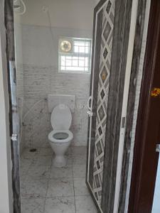 Bathroom Image of 900 Sq.ft 2 BHK Builder Floor for rent in Kithiganur Bengaluru for Rs. 24000