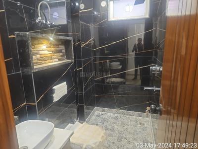Bathroom Image of 855 Sq.ft 2.5 BHK Builder Floor for sale in Sant Nirankari Colony RWA, Mukherjee Nagar New Delhi for Rs. 11000000