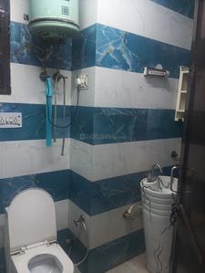 Bathroom Image of 1300 Sq.ft 3 BHK Apartment / Flat for rent in Kirpal Apartments, Patparganj New Delhi for Rs. 36000