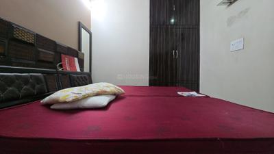 Bedroom Image of 980 Sq.ft 2 BHK Apartment / Flat for rent in Pitampura New Delhi for Rs. 30000