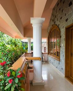 Balcony Image of 1000 Sq.ft 2 BHK Builder Floor for rent in Palarivattom Kochi for Rs. 25000