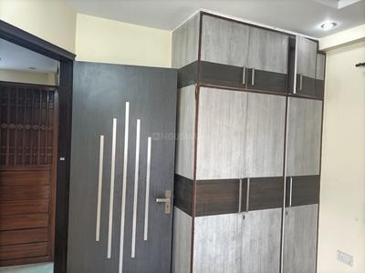 Bedroom Image of 850 Sq.ft 2 BHK Builder Floor for rent in Preet Vihar New Delhi for Rs. 16000