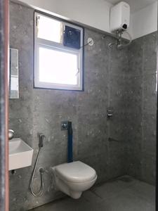 Common Bathroom Image of 923 Sq.ft 3 BHK Apartment / Flat for rent in VTP Leonara A and D Building, Mahalunge Pune for Rs. 35000