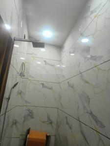 Bathroom Image of 400 Sq.ft 1 BHK Builder Floor for sale in Shastri Nagar New Delhi for Rs. 4000000