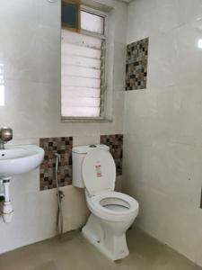 Common Bathroom Image of 480 Sq.ft 1 BHK Apartment / Flat for rent in Mahindra Happinest Kalyan, Bhiwandi Thane for Rs. 12000