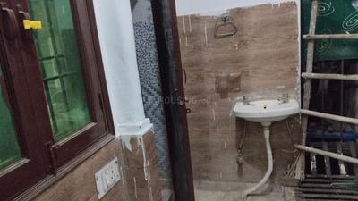Bathroom Image of 600 Sq.ft 1 BHK Independent House for rent in Beta I Greater Noida for Rs. 17500
