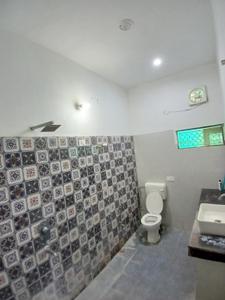 Bathroom Image of 1500 Sq.ft 1 RK Independent House for rent in Beta I Greater Noida for Rs. 20000