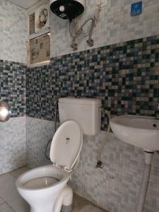 Common Bathroom Image of 800 Sq.ft 2 BHK Apartment / Flat for sale in Signature Global Andour Heights, Sector 71 Gurgaon for Rs. 8300000
