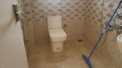 Bathroom Image of 350 Sq.ft 1 RK Apartment / Flat for rent in Richmond Town Bengaluru for Rs. 27000
