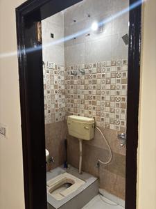 Bathroom Image of 650 Sq.ft 2 BHK Builder Floor for rent in Uttam Nagar New Delhi for Rs. 12060