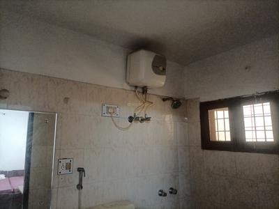 Image of 1600 Sq.ft 3 BHK Apartment / Flat for rent in Husainganj, Lucknow for Rs. 43000