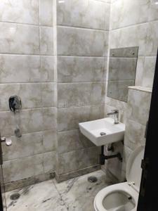 Bathroom Image of 900 Sq.ft 3 BHK Builder Floor for rent in Shalimar Bagh New Delhi for Rs. 38000
