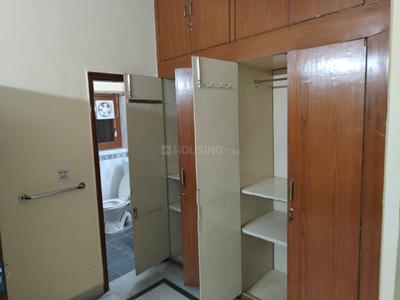 Bedroom Image of 1800 Sq.ft 3 BHK Apartment / Flat for rent in Gangotri Enclave , Alaknanda New Delhi for Rs. 75000