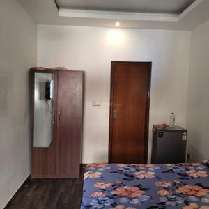 Bedroom Image of 500 Sq.ft 1 RK Independent House for rent in Alaknanda New Delhi for Rs. 19000