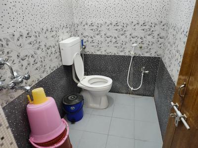 Bathroom Image of 1650 Sq.ft 3 BHK Independent House for rent in Vidyanagar Karimnagar for Rs. 19500