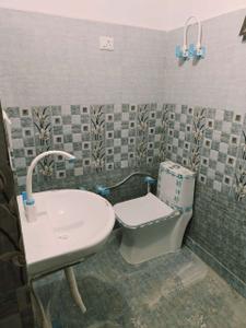 Bathroom Image of 800 Sq.ft 2 BHK Apartment / Flat for sale in Shalimar Garden Ghaziabad for Rs. 3995000