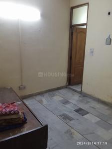 Bedroom Image of 900 Sq.ft 2 BHK Builder Floor for rent in Mukherjee Nagar New Delhi for Rs. 21000