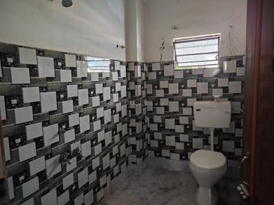 Bathroom Image of 872 Sq.ft 2 BHK Apartment / Flat for sale in Sai Niwas, Uttarpara Hooghly for Rs. 2616000