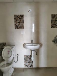 Common Bathroom Image of 1200 Sq.ft 3 BHK Apartment / Flat for sale in Nirmal Zircon, Mulund West Mumbai for Rs. 18000000