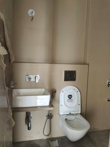 Common Bathroom Image of 650 Sq.ft 2 BHK Apartment / Flat for sale in Rodium Xone, Kandivali West Mumbai for Rs. 19500000