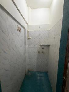 Bathroom Image of 450 Sq.ft 2 BHK Builder Floor for rent in Vikas Nagar Lucknow for Rs. 8000