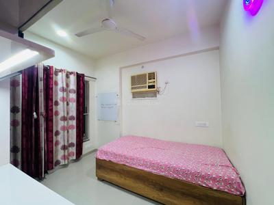 Bedroom Image of 1370 Sq.ft 2.5 BHK Apartment / Flat for rent in Adani The Meadows, Shantigram Ahmedabad for Rs. 40000