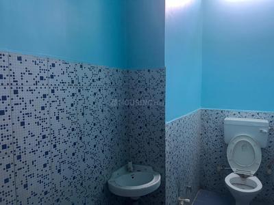 Bathroom Image of 700 Sq.ft 2.5 BHK Apartment / Flat for rent in Bharuhana Mirzapur for Rs. 7499