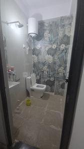 Bathroom Image of 650 Sq.ft 1 RK Builder Floor for rent in Palam Vihar Extension Gurgaon for Rs. 13500