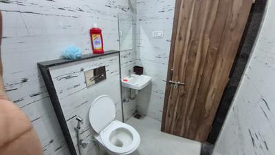 Bathroom Image of 650 Sq.ft 1 BHK Apartment / Flat for rent in Mahalakshmi Nagar Indore for Rs. 22000