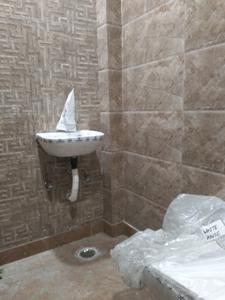 Common Bathroom Image of 450 Sq.ft 2 BHK Builder Floor for sale in Shastri Nagar New Delhi for Rs. 6000000
