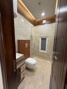 Bathroom Image of 900 Sq.ft 2 BHK Independent House for rent in Rajouri Garden New Delhi for Rs. 35000