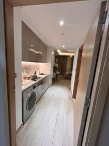 Kitchen Image of 1600 Sq.ft 4 BHK Apartment / Flat for sale in Bandra West Mumbai for Rs. 100000000