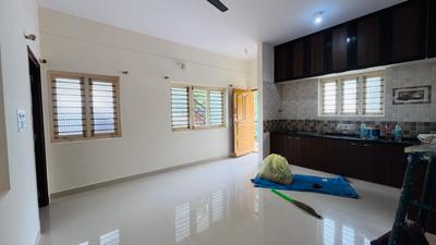 Kitchen Image of 600 Sq.ft 1 BHK Builder Floor for rent in Domlur Layout Bengaluru for Rs. 25500