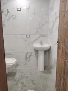 Common Bathroom Image of 1100 Sq.ft 2 BHK Builder Floor for rent in Rajpur K, Rajpur Khurd Village New Delhi for Rs. 23500