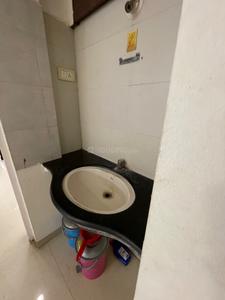 Bathroom Image of 550 Sq.ft 1 BHK Apartment / Flat for rent in Kailash Society, Kothrud Pune for Rs. 18500