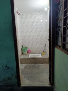 Bathroom Image of 800 Sq.ft 1 BHK Builder Floor for rent in Raiganj Gorakhpur for Rs. 11000