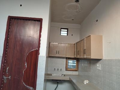 Kitchen Image of 870 Sq.ft 2.5 BHK Builder Floor for rent in Zeta I Greater Noida for Rs. 15000