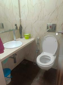 Common Bathroom Image of 1950 Sq.ft 4 BHK Apartment / Flat for sale in Kandivali West Mumbai for Rs. 50000000
