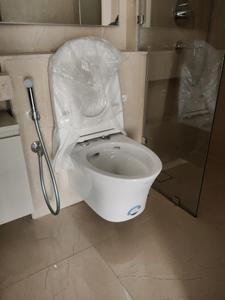 Common Bathroom Image of 1050 Sq.ft 2 BHK Apartment / Flat for sale in Hiranandani Gardens Valencia, Powai Mumbai for Rs. 41000000