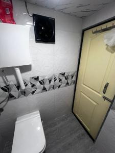 Bathroom Image of 300 Sq.ft 1 RK Studio for rent in Saki Naka Mumbai for Rs. 16000