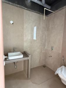 Bathroom Image of 3000 Sq.ft 4 BHK Apartment / Flat for sale in Ghatkopar East Mumbai for Rs. 61600000