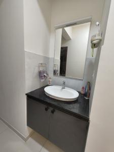 Bathroom Image of 1213 Sq.ft 2 BHK Apartment / Flat for rent in Casagrand Tudor, Chinna Nolambur Chennai for Rs. 50000