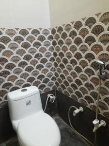 Bathroom Image of 550 Sq.ft 2 BHK Apartment / Flat for rent in Vrindavan Yojana Lucknow for Rs. 7500