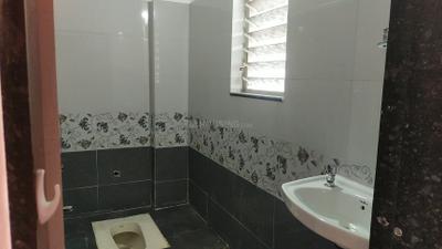 Bathroom Image of 530 Sq.ft 1 BHK Independent House for rent in Mahalunge Pune for Rs. 16000